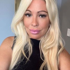 Meet your Posher, Elise